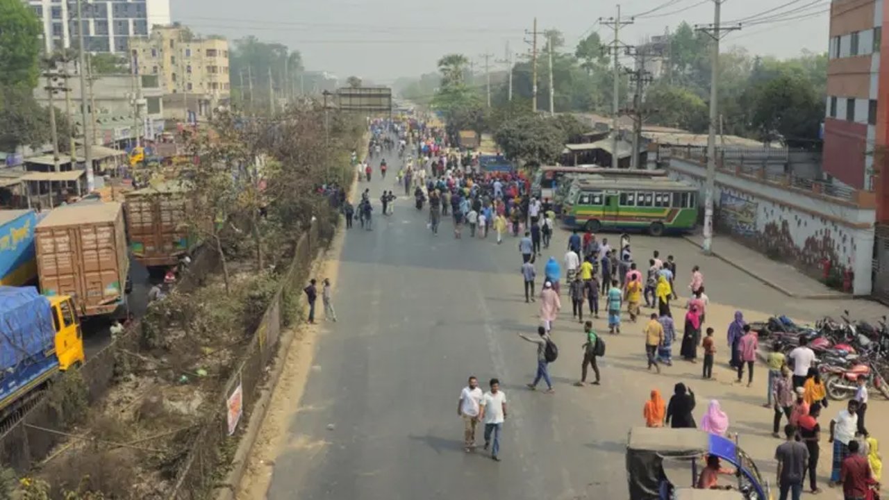 গাজীপুরে মহাসড়ক অবরোধ