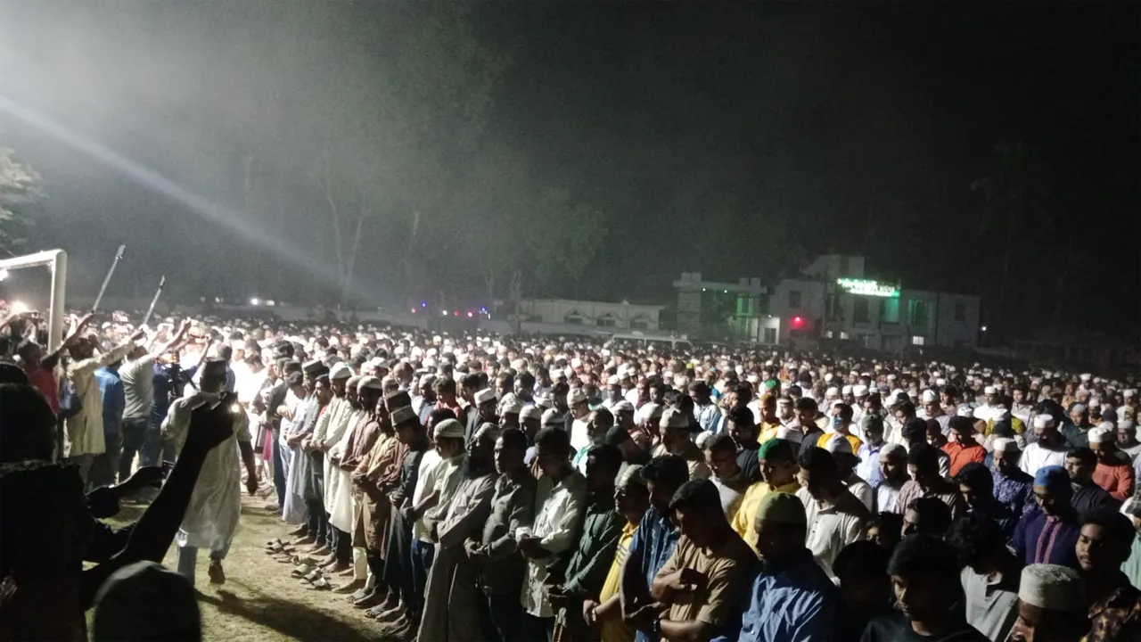 মাগুরায় ধর্ষণের শিকার শিশুটির দাফন সম্পন্ন, প্রধান অভিযুক্তের বাড়িতে আগুন