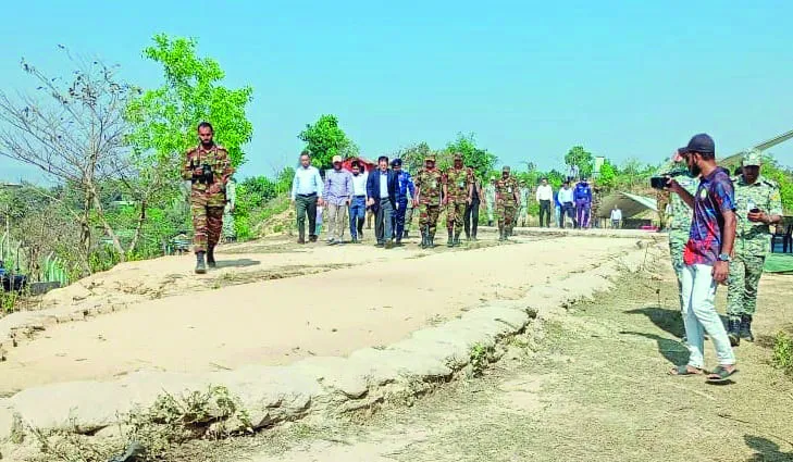 ২ ভিভিআইপির সফর নিয়ে রোহিঙ্গা ক্যাম্পে ড. খলিলুর রহমান