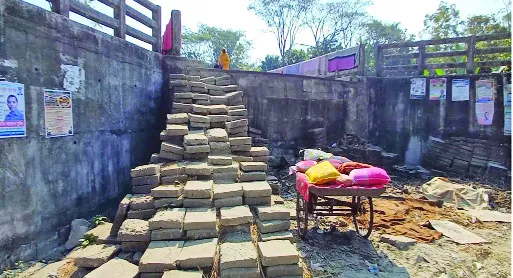 সংযোগ সড়ক না হওয়ায় কাজে আসছে না কোটি টাকার সেতু